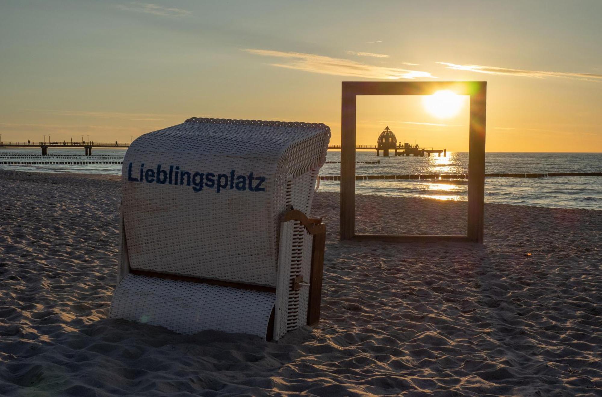 Krosse Krabbe An Der Seebruecke Zingst Exterior photo